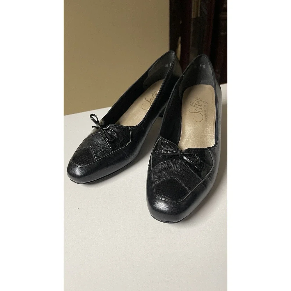 Selby ComfortFlex Black Leather Low Heel Pumps Bow Accent Women's Size 9.5B‎